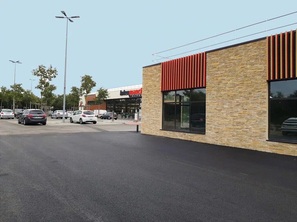 Location Commerce 100 m² - Photo 1