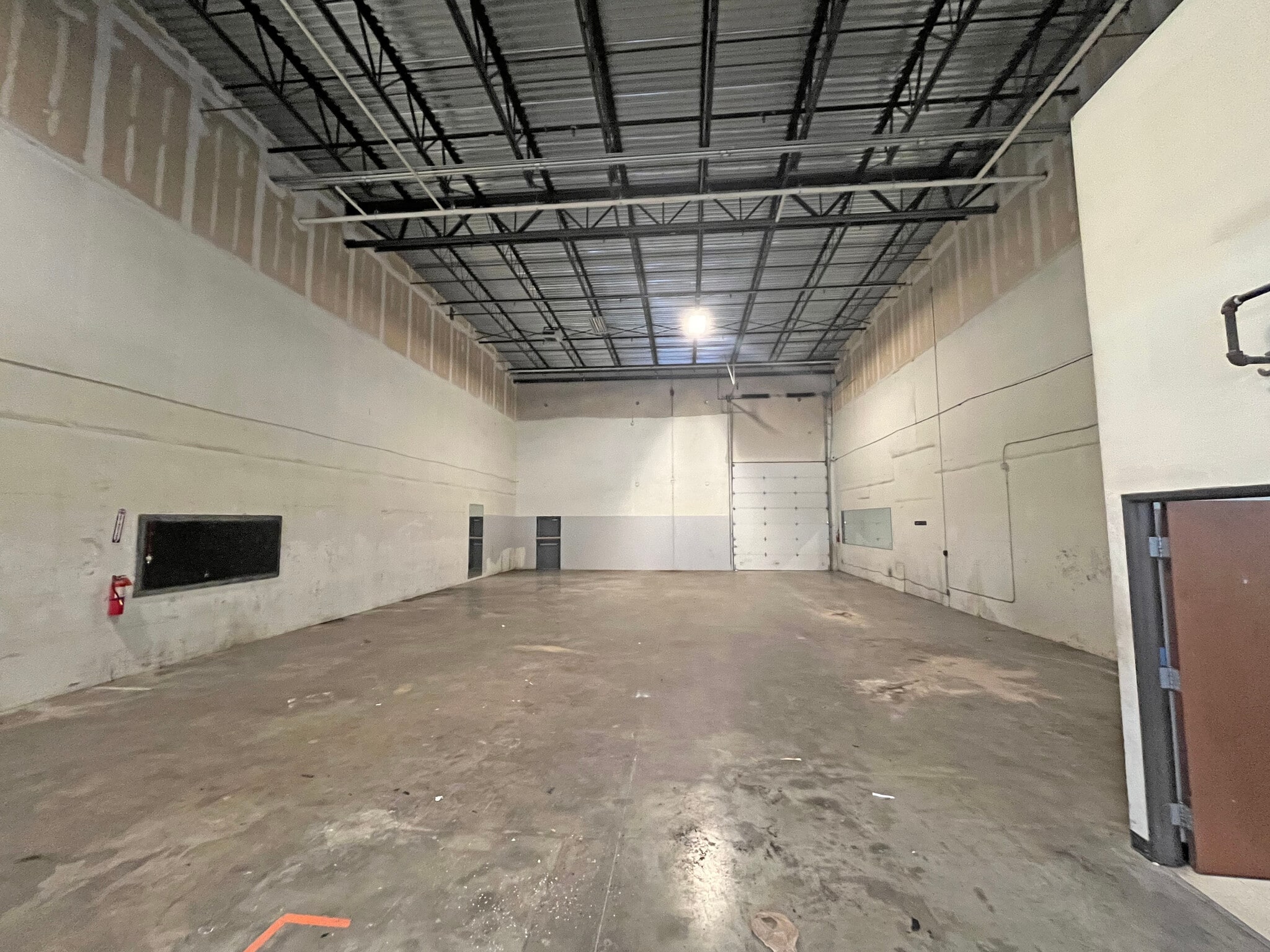 4400-4420 N Interstate 35, San Antonio, TX to rent Building Photo- Image 1 of 5