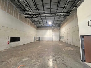 4400-4420 N Interstate 35, San Antonio, TX to rent Building Photo- Image 1 of 5