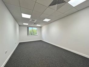 Dean Row Rd, Wilmslow to rent Interior Photo- Image 2 of 4