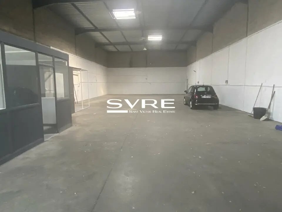 Location Local d'activités 357 m² - Photo 1