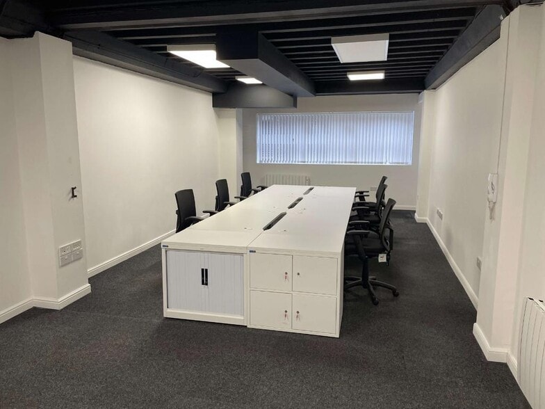 3-5 Mitchell St, Edinburgh to rent - Building Photo - Image 2 of 12