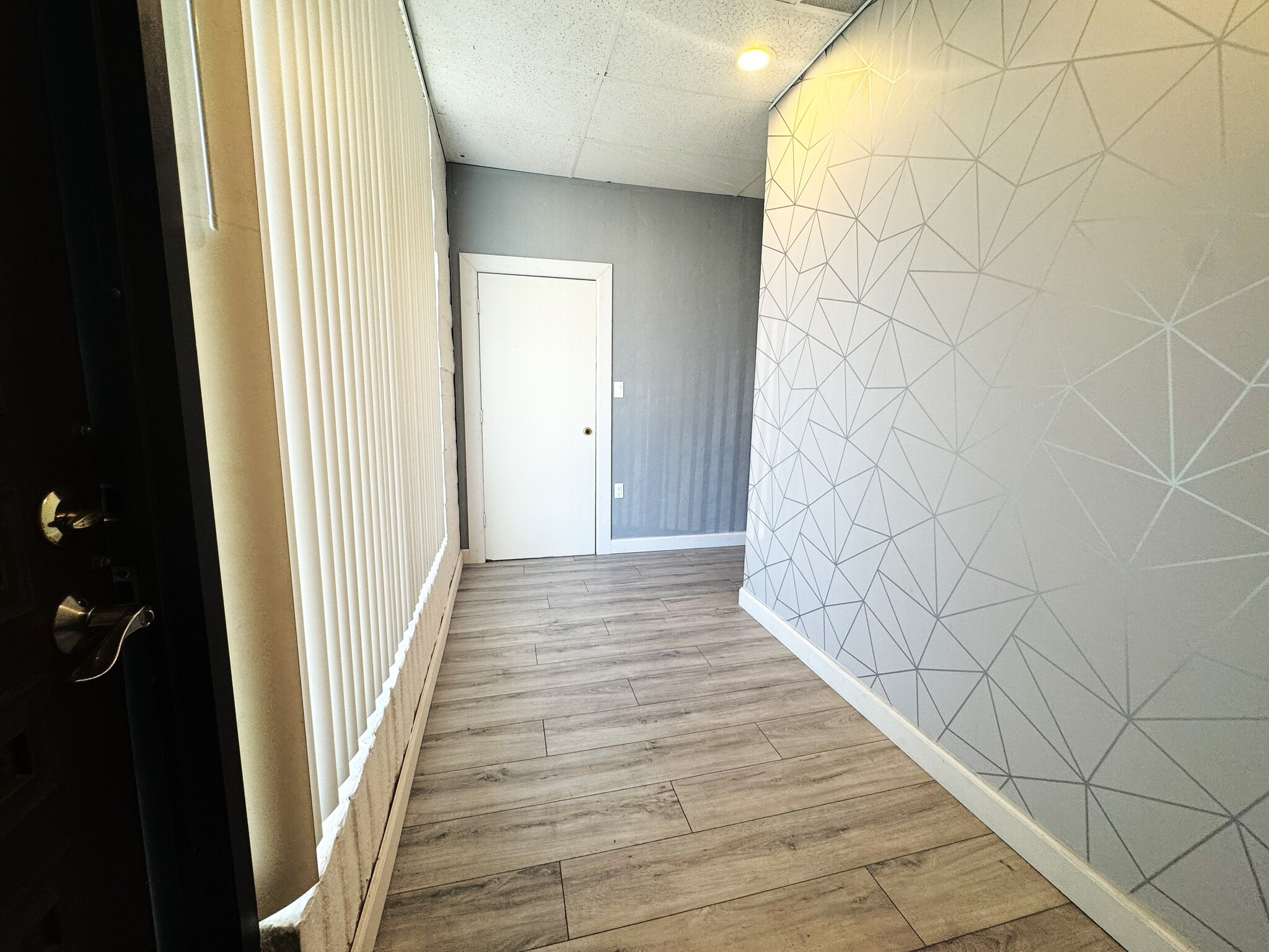 7400 El Cajon Blvd, La Mesa, CA to rent Interior Photo- Image 1 of 9