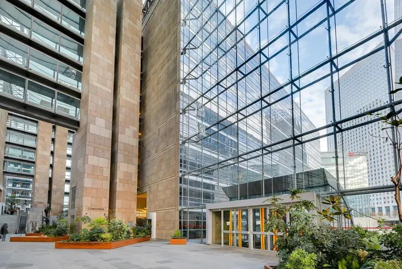 76 Route De La Demi-Lune, Puteaux to rent - Building Photo - Image 1 of 19