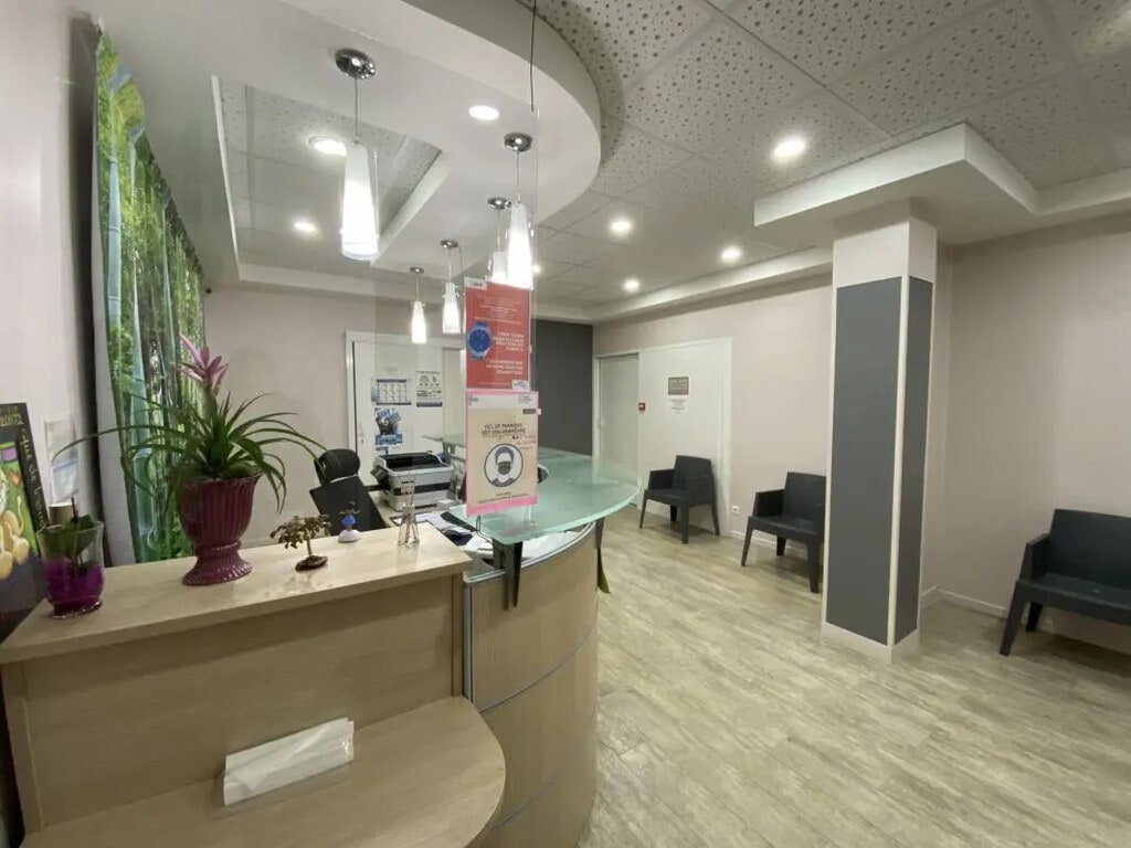 Vente Local d'activités 300 m² - Photo 1