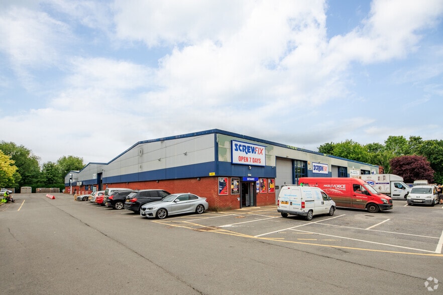 Basil Hill Rd, Didcot to rent - Primary Photo - Image 1 of 6