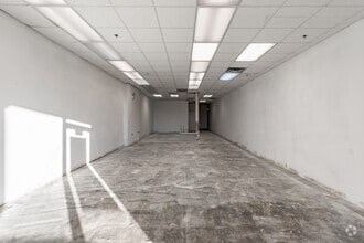 8707-8767 Ridgeland Ave, Oak Lawn, IL to rent Interior Photo- Image 1 of 3