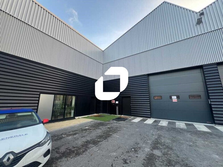 Light Industrial in Massy for sale - Building Photo - Image 2 of 16