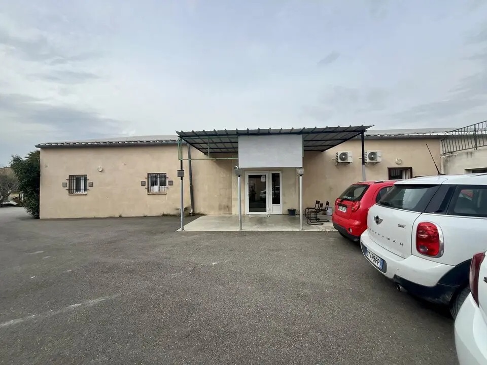 Vente Local d'activités 630 m² - Photo 1
