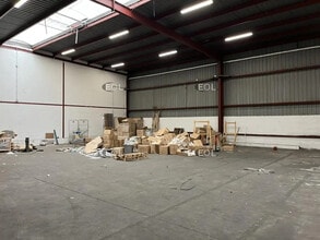 Light Industrial in Villeneuve-la-Garenne to rent Interior Photo- Image 1 of 9