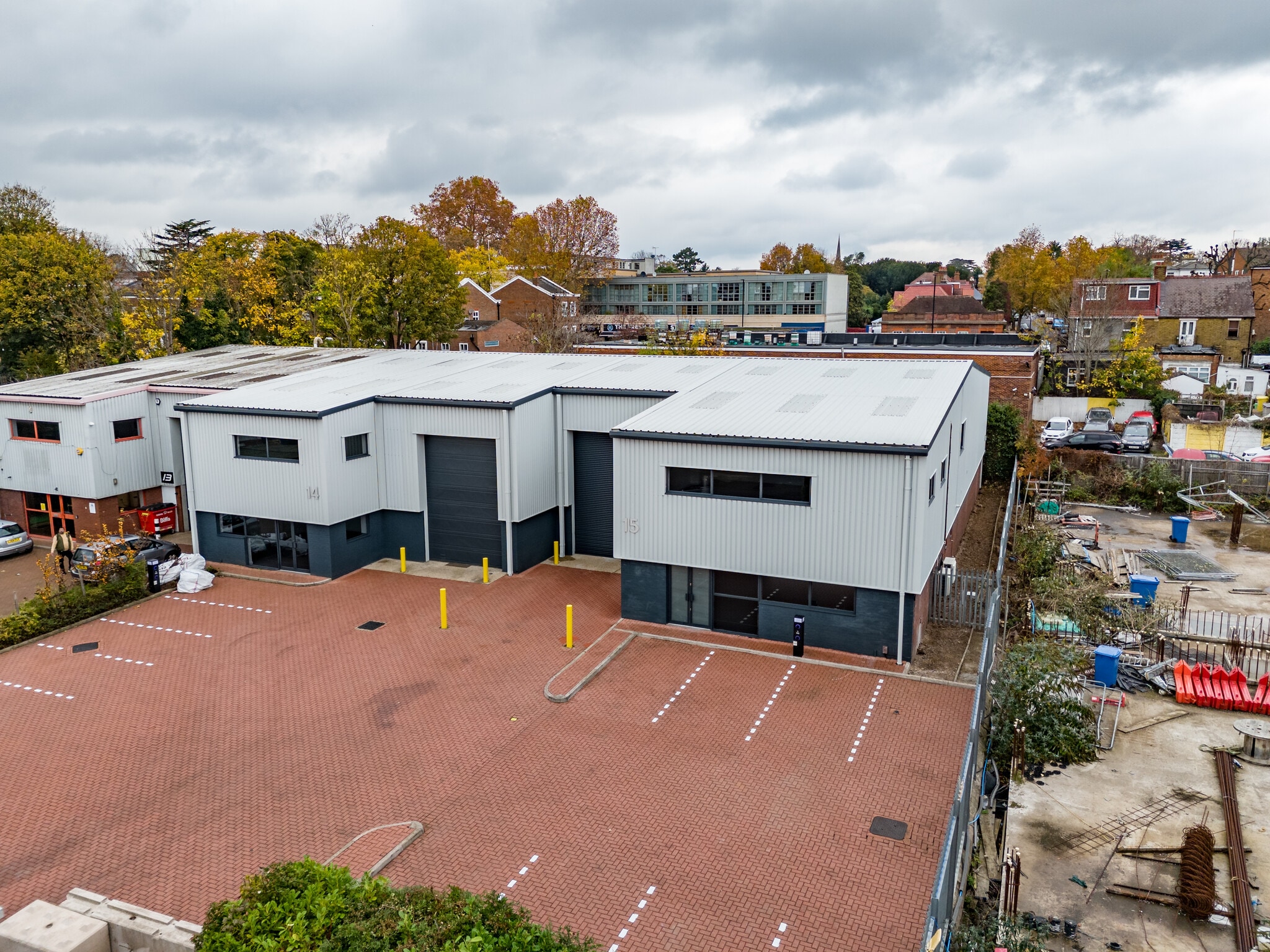 St Johns Rd, Isleworth to rent Building Photo- Image 1 of 14