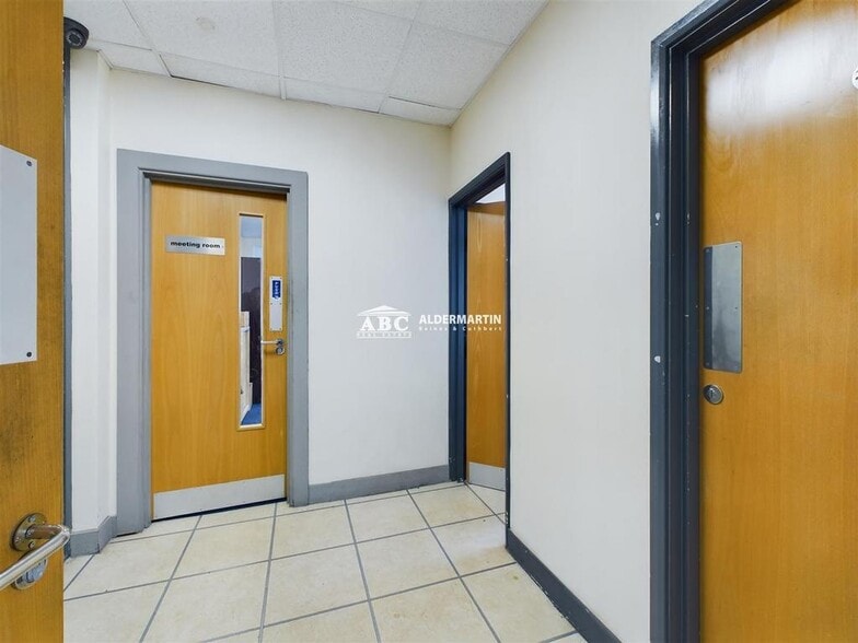 Carlisle Rd, London to rent - Building Photo - Image 3 of 29