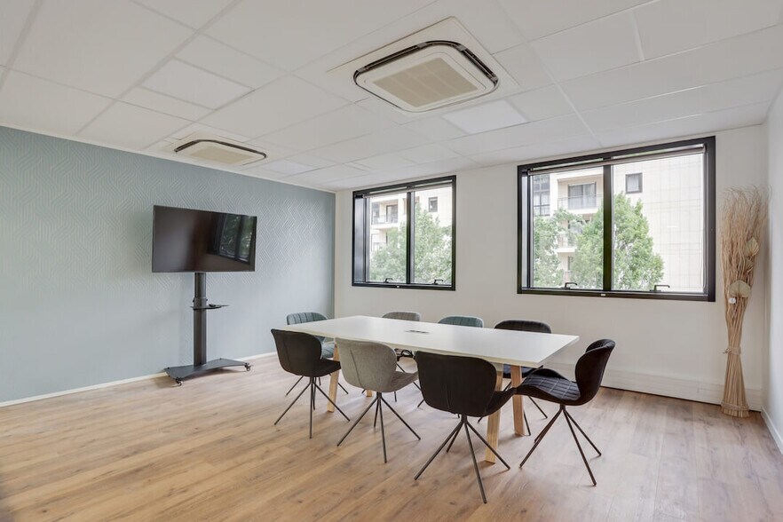 44 Avenue Georges Pompidou, Levallois-Perret to rent - Interior Photo - Image 2 of 6