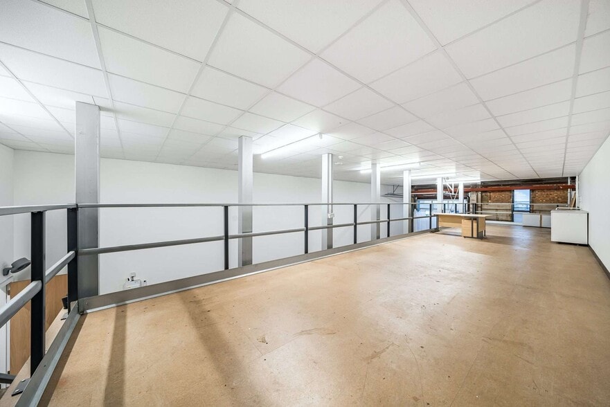 Oxgate Ln, London to rent - Interior Photo - Image 3 of 3