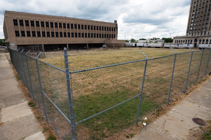 2100 15th St, Detroit, MI for sale - Primary Photo - Image 1 of 1