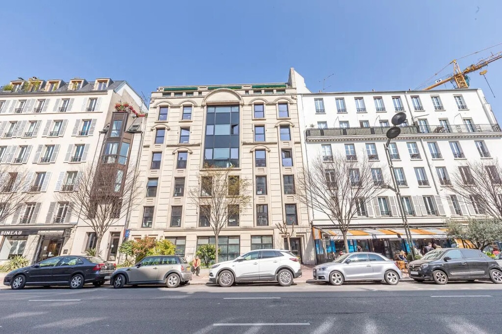 Location Bureaux 158 m² - Photo 1