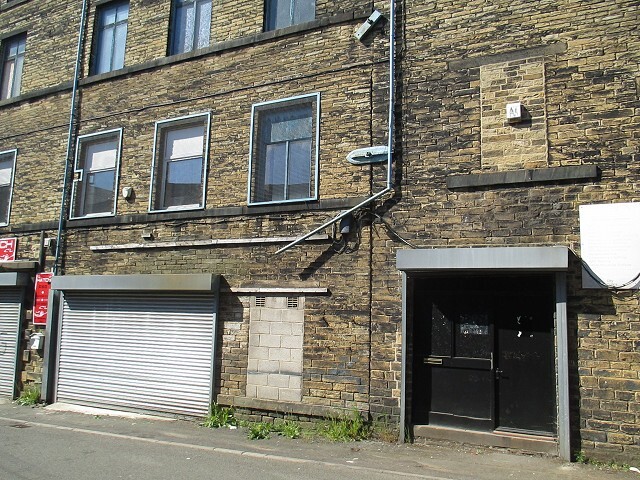 Eastwood St, Bradford to rent - Primary Photo - Image 1 of 1