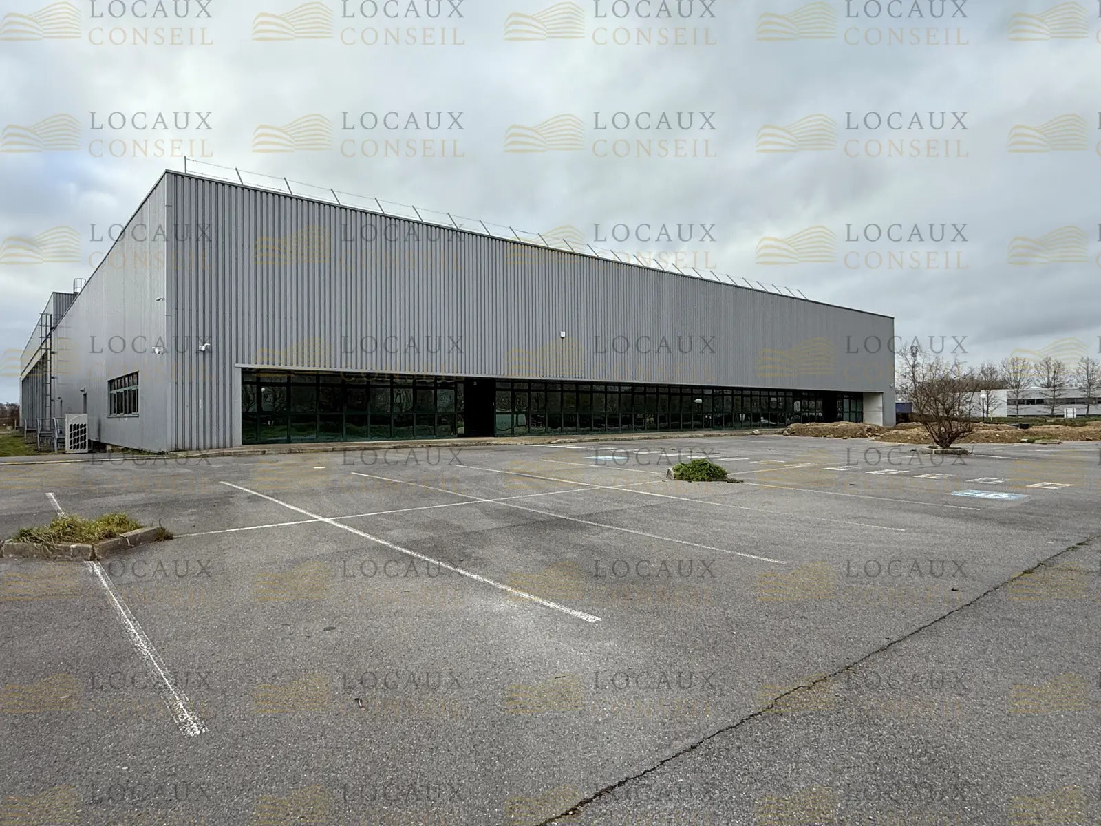 Light Industrial in SAINT-OUEN-L'AUMONE to rent Building Photo- Image 1 of 14
