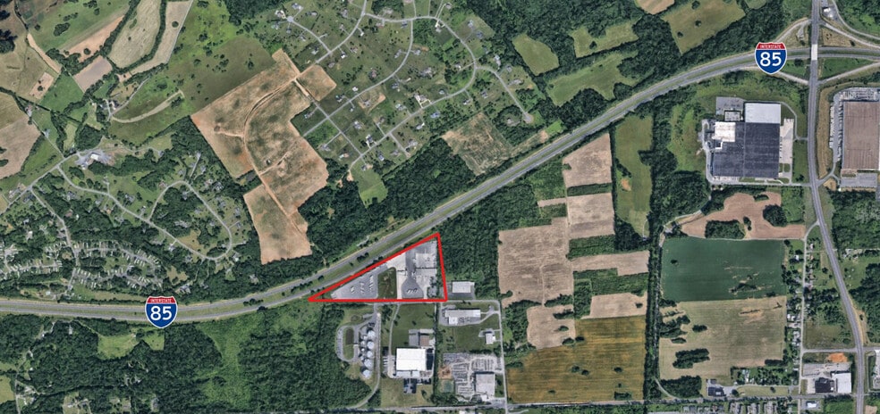 818 Corning Way, Martinsburg, WV to rent - Building Photo - Image 2 of 15