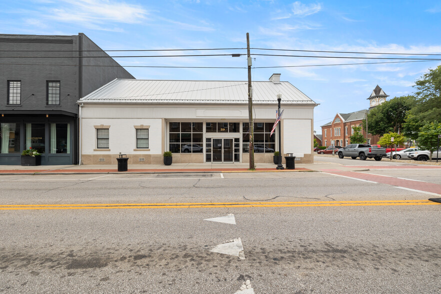 39 S Main St, Johnstown, OH for rent - Building Photo - Image 1 of 27