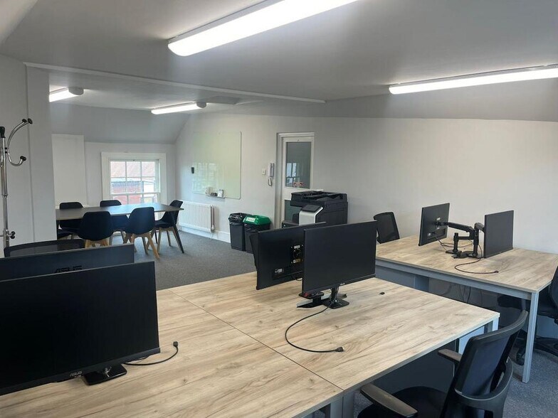 19-23 High St, Pinner to rent - Building Photo - Image 3 of 10