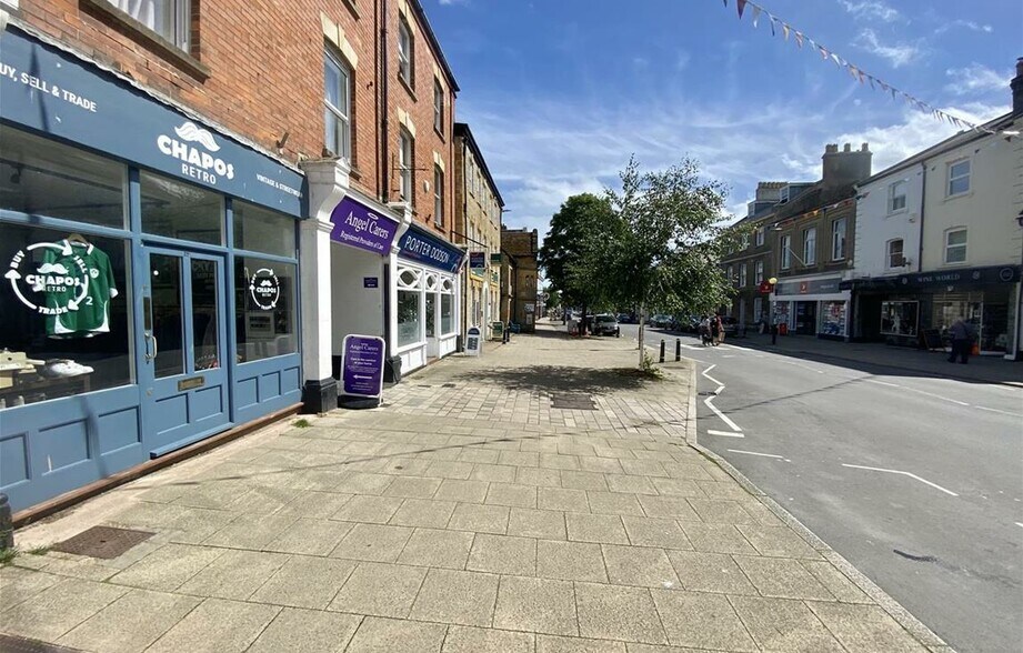 19-19A South St, Bridport for sale - Building Photo - Image 2 of 2