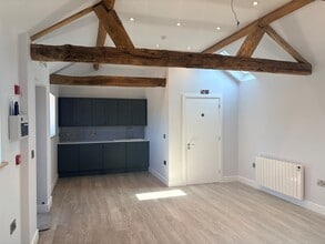 Lavells Ln, Silchester to rent Interior Photo- Image 2 of 2