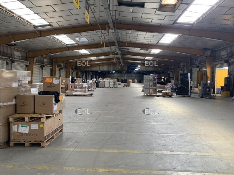 Industrial in Avignon for sale - Interior Photo - Image 2 of 5