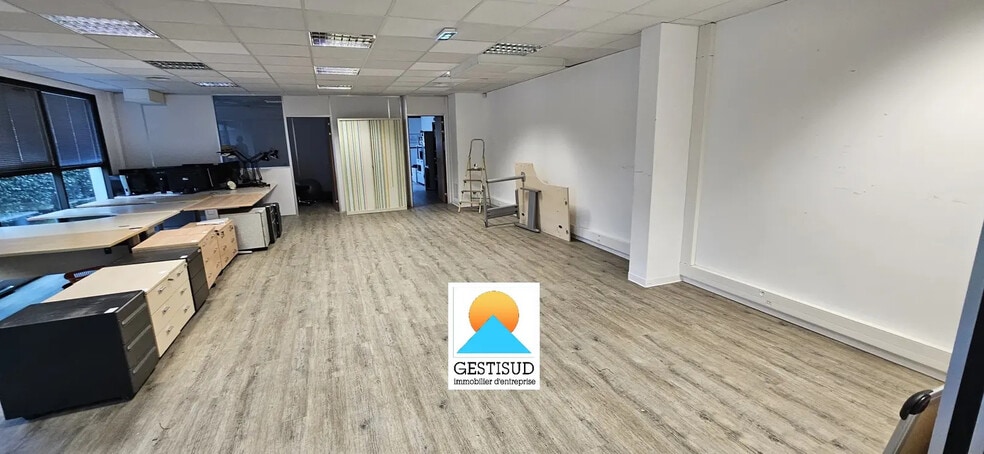 Office in Gémenos to rent - Interior Photo - Image 2 of 3