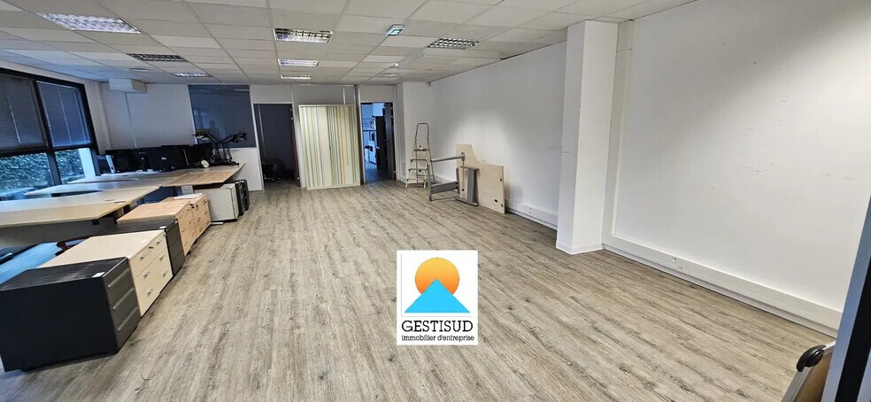 Office in Gémenos to rent - Interior Photo - Image 2 of 3
