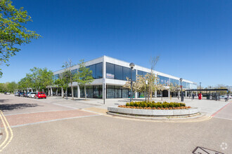 28 Secklow Gate W, Milton Keynes for rent Building Photo- Image 1 of 8