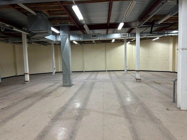 Bank St, Shipley to rent Interior Photo- Image 1 of 3