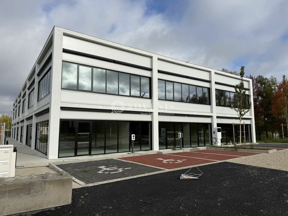 Retail in Collégien to rent Building Photo- Image 1 of 13