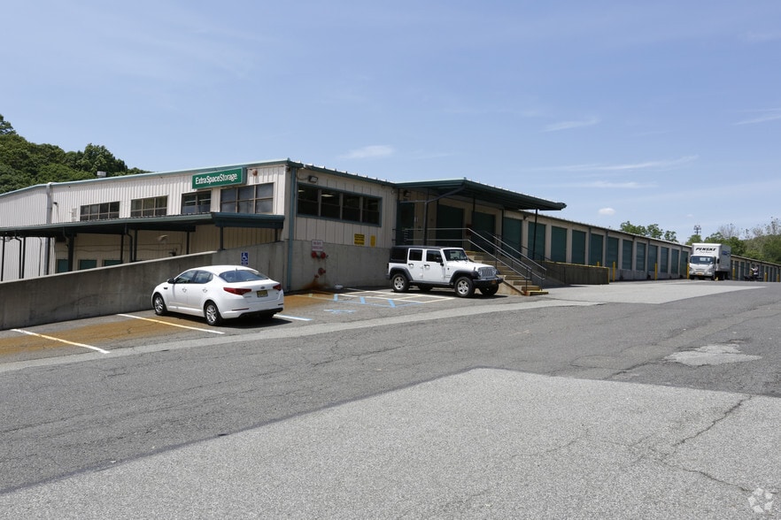 22 Hollywood Ave, Ho Ho Kus 07423 UK