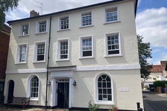 51 Eton Sq, Windsor to rent Building Photo- Image 1 of 5