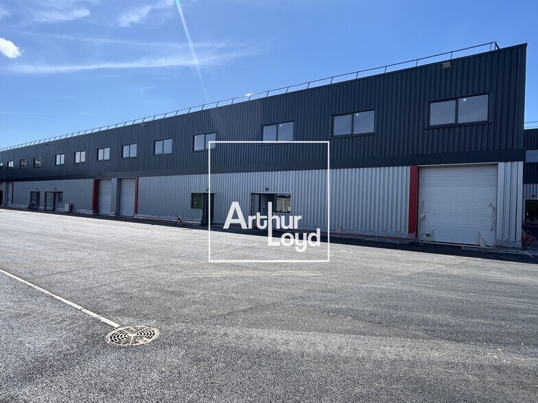 Light Industrial in Bruguières to rent - Building Photo - Image 3 of 11