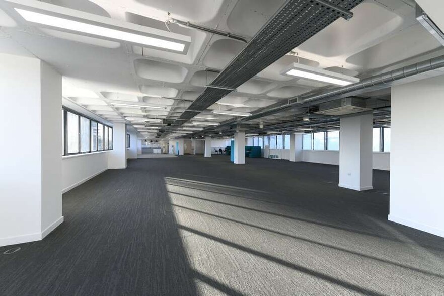 1 Station Sq, Bracknell for sale - Building Photo - Image 3 of 8