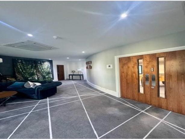 Coal Rd, Leeds to rent Interior Photo- Image 1 of 3