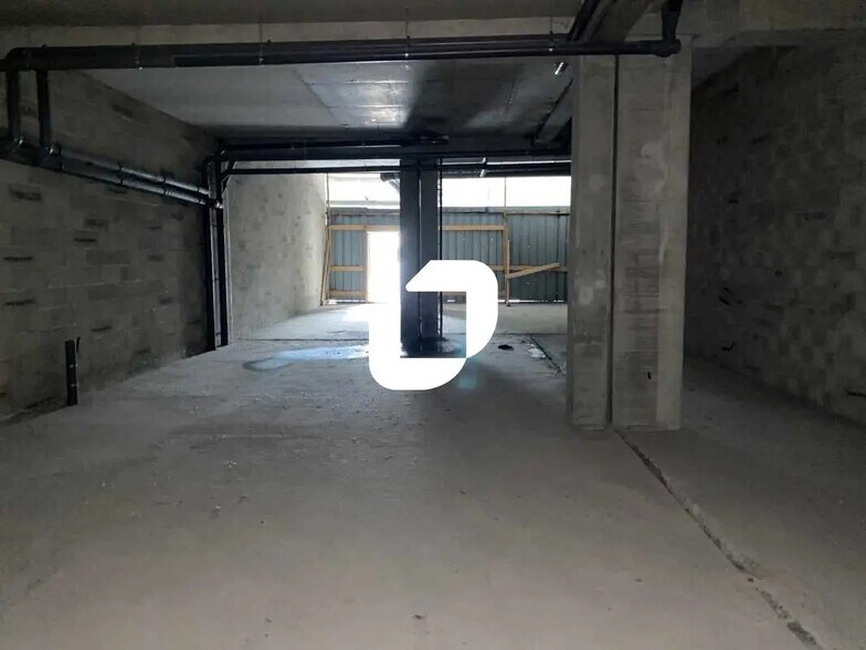 Retail in Bordeaux to rent - Interior Photo - Image 2 of 4