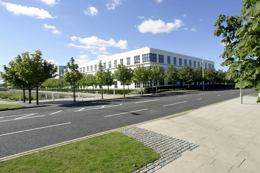 1 Lochside Av, Edinburgh to rent - Building Photo - Image 2 of 18