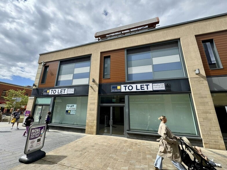 Trinity Sq, Gateshead to rent - Building Photo - Image 2 of 5