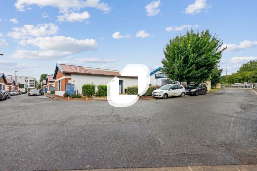 Light Industrial in Choisy-le-Roi to rent - Building Photo - Image 2 of 18