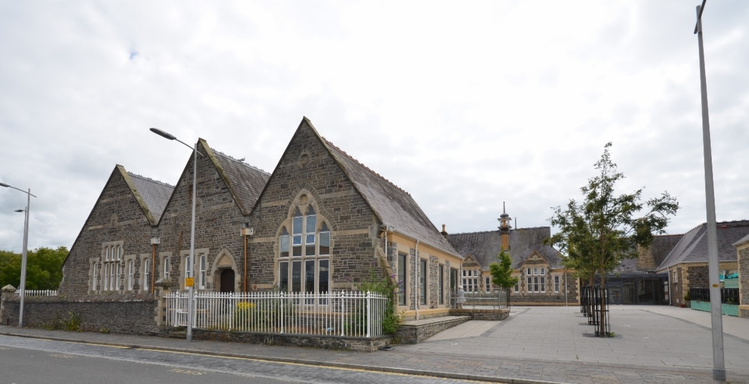 Alexandra Rd, Aberystwyth to rent Building Photo- Image 1 of 2