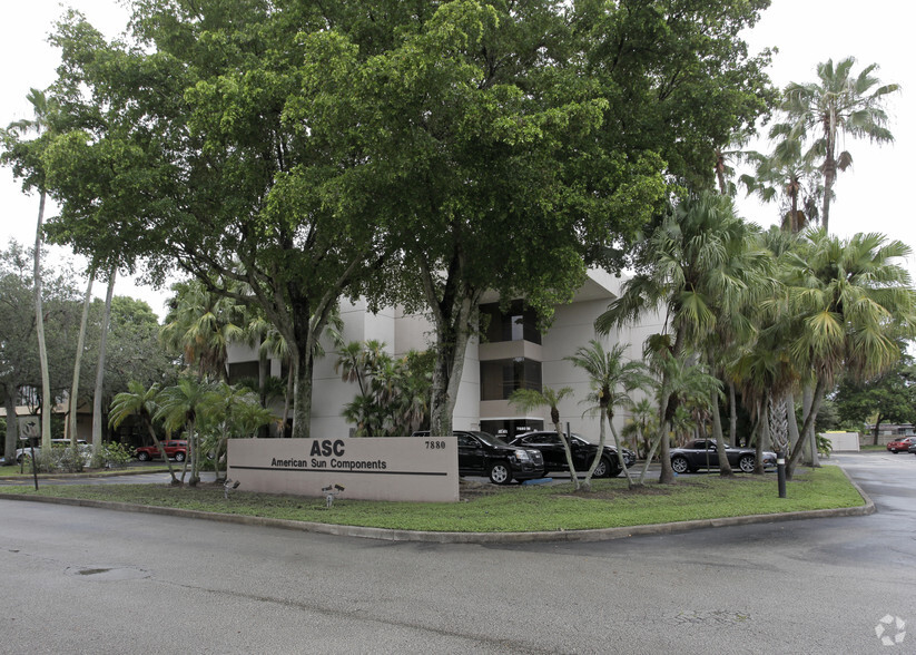 7880 N University Dr, Tamarac, FL for rent - Primary Photo - Image 1 of 67