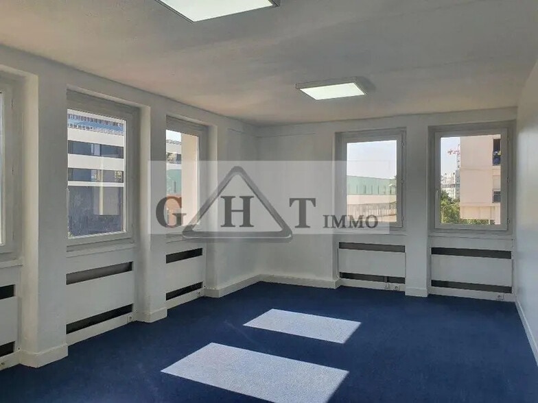 Office in Créteil to rent - Interior Photo - Image 3 of 4