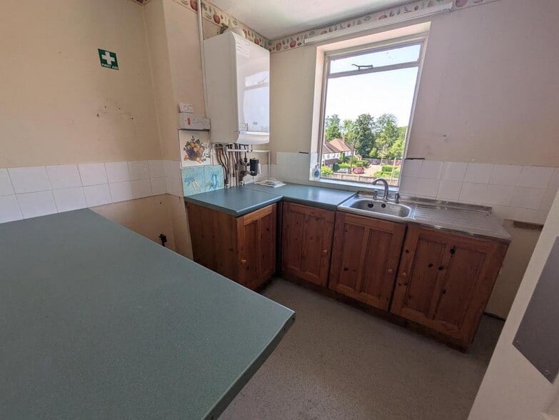 113-121 Goldsworth Rd, Woking to rent - Building Photo - Image 3 of 8