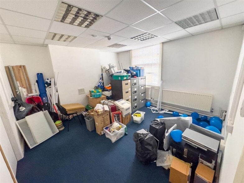 27B High St, Lutterworth to rent - Interior Photo - Image 3 of 11