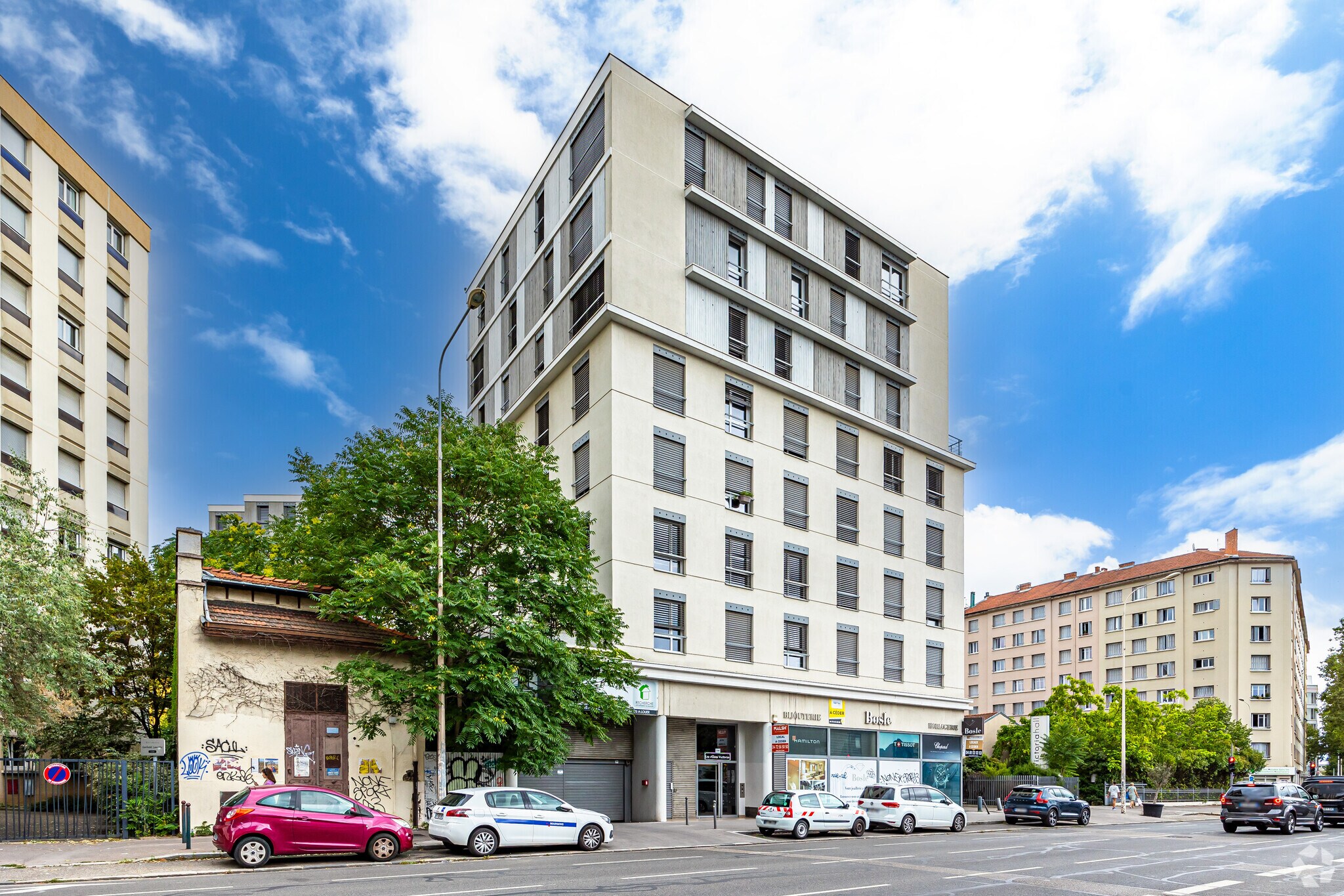 Retail in Lyon to rent Building Photo- Image 1 of 2