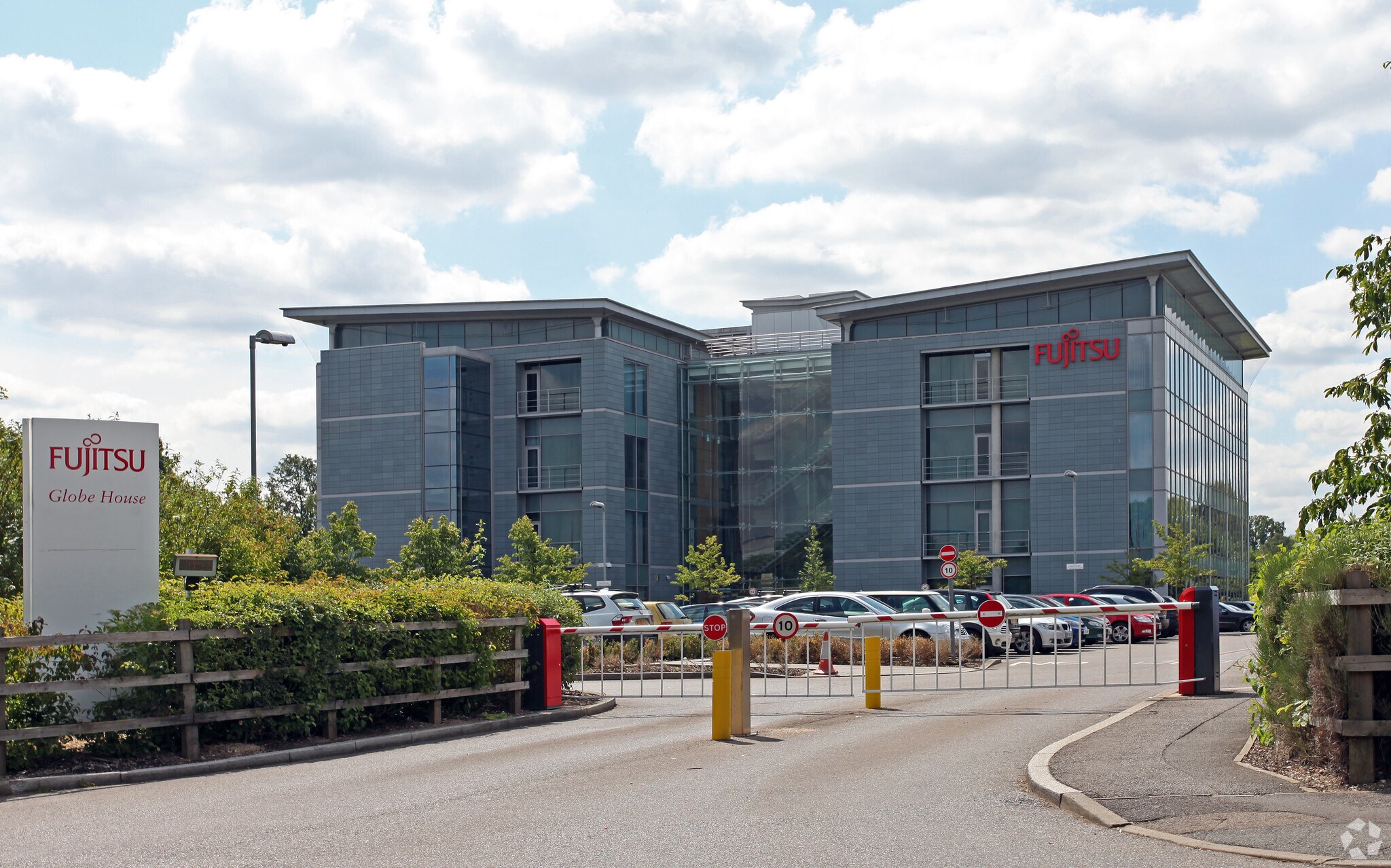 Willoughby Rd, Bracknell for sale Primary Photo- Image 1 of 1