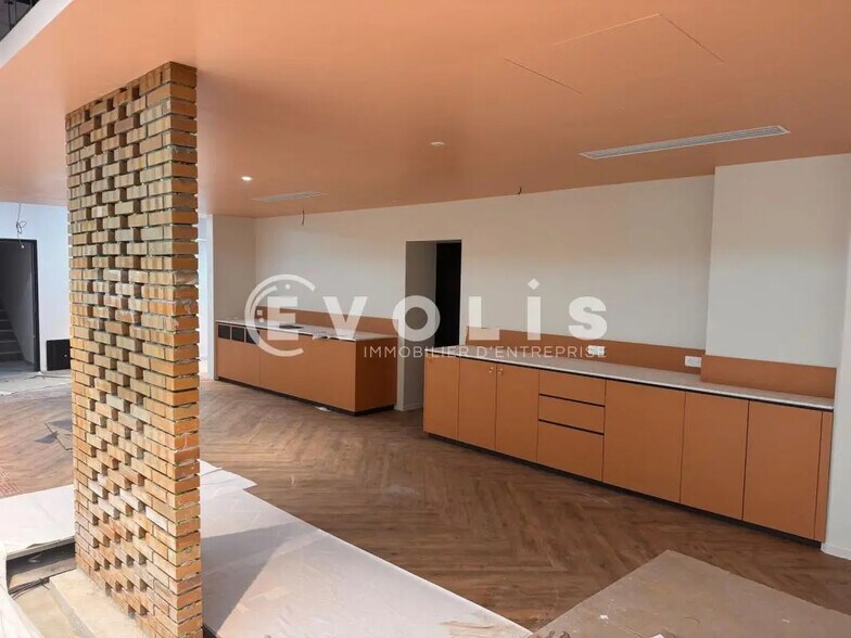 24-26 Rue Villeneuve, Clichy to rent - Interior Photo - Image 3 of 10